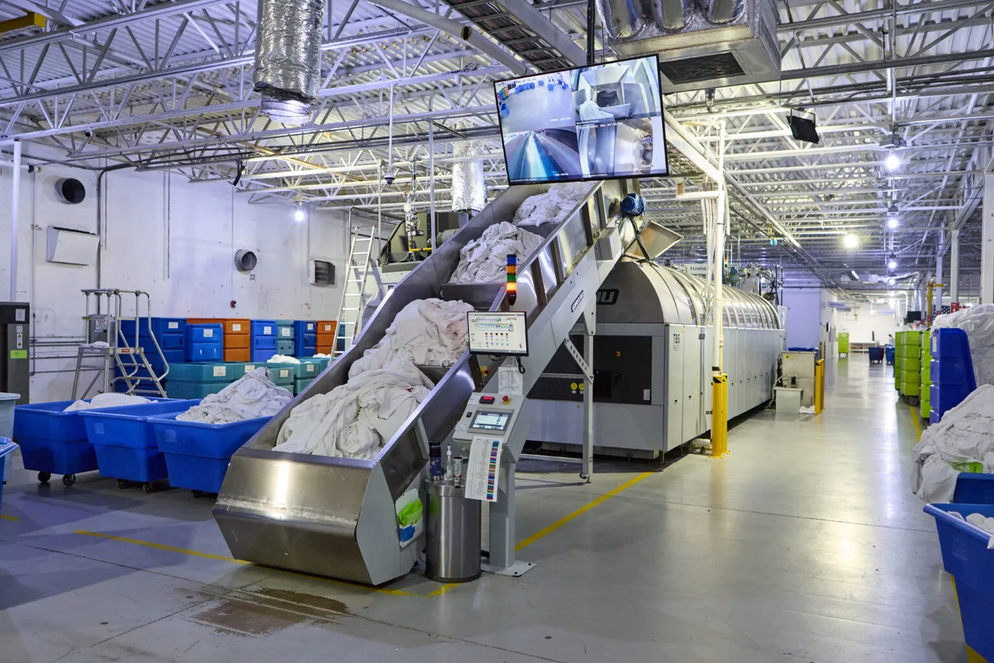 RFID commercial laundry tracking system